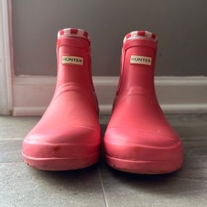 Girls pink hunter boots